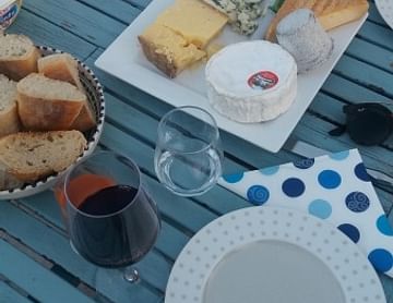 Käse und Wein für Frankreich