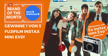 Gewinne 5x1 FUJIFILM instax mini Evo™ Sofortbildkamera inkl. Zubehör!