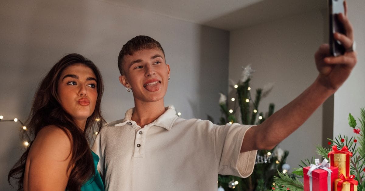 Türchen 24: Gewinne ein iPhone 15 + Lovely Jahrestarif von XOXO!