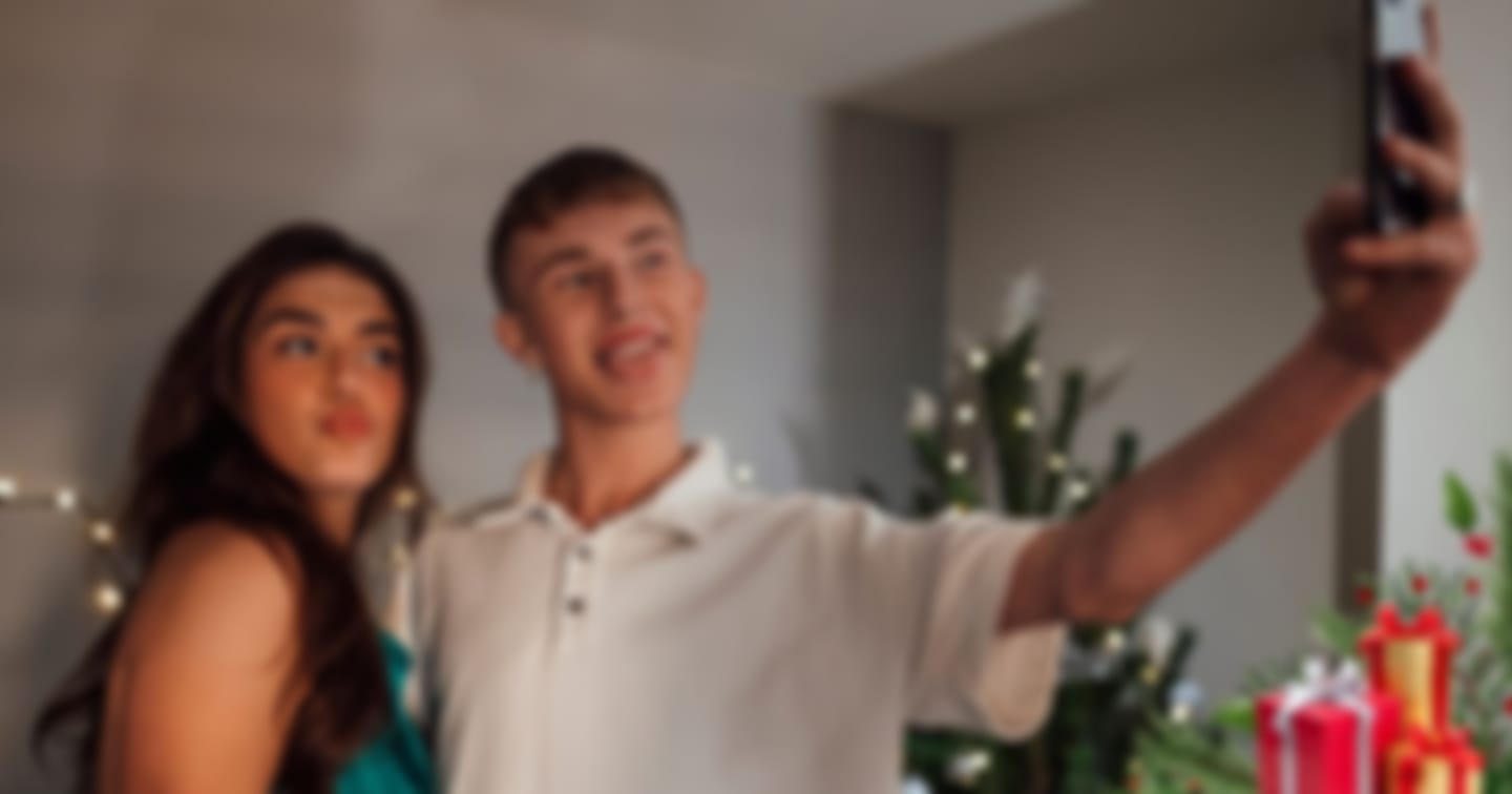 Türchen 24: Gewinne ein iPhone 15 + Lovely Jahrestarif von XOXO!