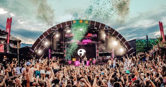 MEER ALS NUR EIN FESTIVAL: Bei #austriagoeszrce am Zrce Beach in Kroatien wird Party gemacht, als gäbe es kein Morgen und mit unserem Studentenrabatt sparst du jetzt satte 50€ auf die Buchung eines Party-Packages!