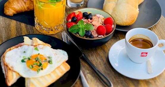 Ob leckeres Frühstück oder Snacks, im Cafe Deli Noomi bleiben keine Wünsche offen. Als iamstudent PLUS Mitglied sparst du immer 25% auf alle Speisen & Getränke!