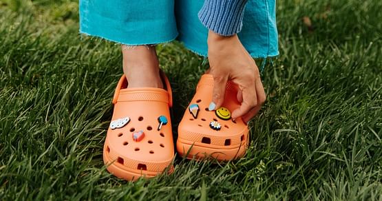 Die Schuhe mit dem Kultfaktor gibts für dich extragünstig: Hol dir 25% Schülerrabatt auf den Onlineshop von Crocs und freu dich über deine neuen stylischen und komfortablen Lieblingstreter sowie die etlichen coolen Anstecker! 