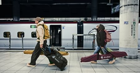 Egal ob für deinen Campus-Alltag, deine nächste Skitour, deine Reise oder deinen nächsten Abenteuertrip: Mit dem deuter Studentenrabatt bekommst du -15% auf das gesamte Sortiment wie Rucksäcke, Schlafsäcke, Taschen und mehr im Onlineshop!
