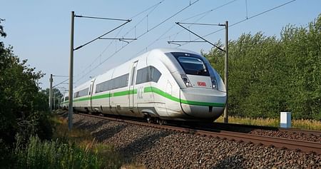 Für alle unter 27: Mit dem Super Sparpreis Young der Deutschen Bahn fährst du schon ab 12,90€ mit den schnellen ICE-, IC- und EC-Zügen quer durch Deutschland! Buchbar bereits ab 180 Tage im Voraus und sooft du willst.