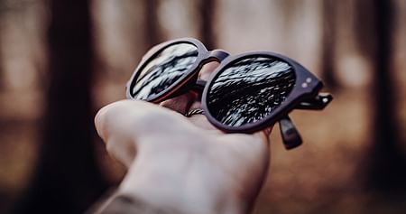 Das Motto von holzkitz ist wichtiger denn je: Zurück zur Natur! Wir unterstützen dich mit unserem holzkitz Studentenrabatt und schenken dir 1+1 gratis Sonnenbrillen aus Holz! 