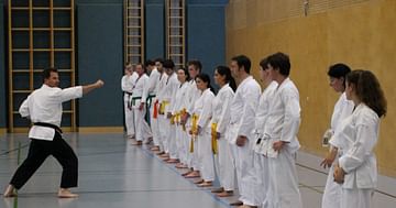 Kostenloser Karate- und Selbstverteidigungskurs