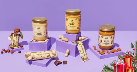 #adventskalendertürchen Alles, was dein Snack-Herz begehrt, gibts bei KoRo – von Nüssen und Riegeln bis hin zu Datteln und Mandelmus. Hol dir jetzt mit unserer Adventskalender-Aktion 5% Studentenrabatt auf den Onlineshop!