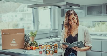 Stelle nach Weihnachten und Neujahr Deinen Körper auf Reset mit einer leckeren und funktionalen Saftkur von LiveFresh.Hol dir Deinen Wohlfühlkörper zurück. Starte gesund und fit ins neue Jahr. Mit Studentenrabatt bekommst du -15% im Onlineshop.