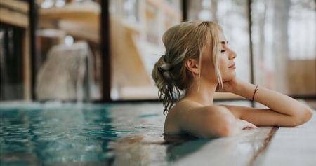 Wellness, Entspannung & pure Erholung: midnightdeal bringt dich günstig in die Therme! Gib dein Gebot für deinen Thermenurlaub ab oder buche direkt zum Fixpreis. Mit Studentenrabatt bekommst du 25€ extra geschenkt!
