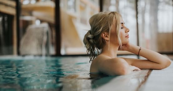 Wellness, Entspannung & pure Erholung: midnightdeal bringt dich günstig in die Therme! Gib dein Gebot für deinen Thermenurlaub ab oder buche direkt zum Fixpreis. Mit Studentenrabatt bekommst du 25€ extra geschenkt!