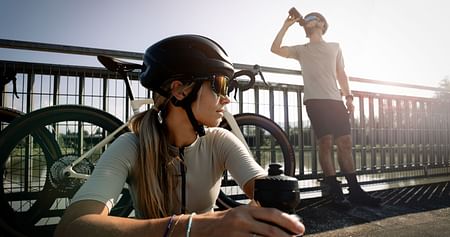 Hier kommt der richtige Durchblick für dein Outdoor-Erlebnis: Hol dir mit unserem NAKED Optics Azubirabatt Sportbrillen wie die VOLT Brille, Sonnenbrillen, Bike-Brillen und weitere Ausrüstung 10% günstiger!
