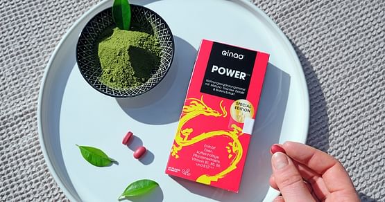 Qinao® POWER ist dein Brainfood für mehr Energie und bringt dich in Hochform. Dank unseres Qinao® Studentenrabatts profitierst du jetzt von 20% Nachlass auf die natürlichen Wachmacher. Auch auf SALE Artikel!