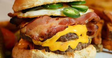 Kostenloser Soft-Drink zu jedem Burger-Menü bei Route66 Diner
