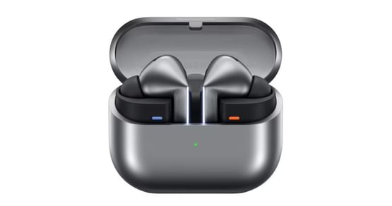 Hier gibt’s was auf die Ohren! Hol dir die neuesten Galaxy Buds – wie die Galaxy Buds3 Pro – jetzt mit starkem Studentenrabatt oder gratis Goodies. Perfekter Sound, smarter Style und noch mehr Technik-Highlights im Samsung Student Shop entdecken!