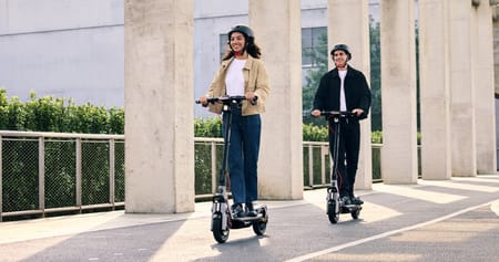 Perfekt, um rechtzeitig zur Vorlesung zu gelangen, die Stadt zu erkunden oder pünktlich beim Treffen mit deinen Freunden zu sein: Hol dir 10% Studentenrabatt auf alle E-Scooter wie etwa die Ninebot KickScooter, Ladegeräte und mehr bei Segway!