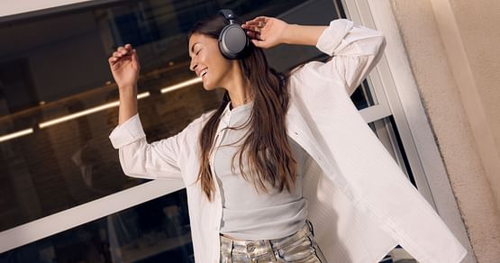 Mit Kopfhörern und Soundbars von Sennheiser ist vollendeter Musikgenuss garantiert, ganz egal, wo du gerade bist! Hol dir bis zu 30% Studentennachlass auf der speziellen iamstudent-Rabatteseite – megagünstig & so oft du willst! 
