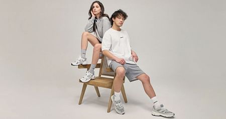 Entdecke deine neuen Lieblings-Basics bei SNOCKS: Neben Socken in jedem Design und für jeden Anlass, gibts auch Leggings, Boxershorts, Shirts und mehr. Hol dir mit Studentenrabatt -20% auf das ganze Online-Sortiment!