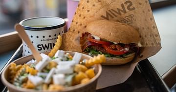 Mit Swing Kitchen Studentenrabatt Pommes & Getränk gratis zu deinem Burger