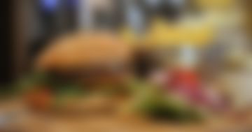 1x gratis Pommes inkl. Dip und 1x Nachspeise/Kaffee zu jedem Burger!