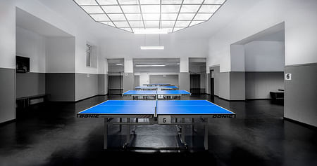 Ob Status Anfänger oder Profi: Im größten Tischtennis Center Wiens im 8. Bezirk kommst du garantiert auf deine Kosten. Vor allem, wenn du mit unserem Studentenrabatt die Tischmiete satte 40% günstiger bekommst! 