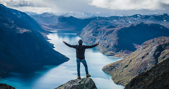 Deine Global University for Impact: Die Tomorrow University bringt dir Fernstudiengänge in Nachhaltigkeit, Technologie, Führung und Innovation. Reduzier jetzt deine Studiengebühren um satte 1.000€ mit dem Promo-Code HERBST1000! 