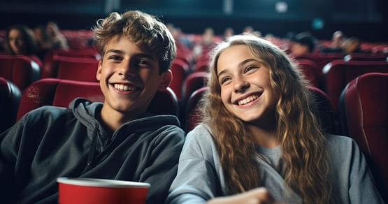 Mal wieder Lust auf Kino? Mit den UCI Kinogutscheinen gönnst du dir die große Leinwand zum sensationell günstigen Preis. Die prall gefüllten Gutscheinpakete bringen dir bis zu -30% auf Kinotickets und Snacks!