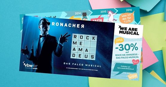 Seine größten Hits und eine beeindruckende Bühnenshow - das ist ROCK ME AMADEUS - DAS FALCO MUSICAL im Ronacher Wien! Jetzt gibts mit Studentenrabatt aus dem aktuellen Gutscheinheft 30% Ermäßigung auf bis zu 4 Tickets.