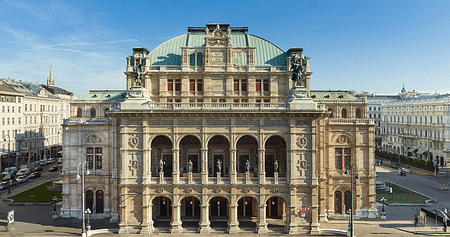 Hol dir stark verbilligte Tickets für einen Abend in imposanter Atmosphäre in der Wiener Staatsoper und mit Studentenrabatt auch noch ein Glas Sekt gratis obendrauf! Für alle unter 27 und für ausgewählte Opern- und Ballettvorstellungen. 