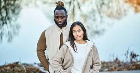 Welcome to the HOOD - dein Shortcut zu Impact im Alltag: Als erste 100% Social Fashion Brand sorgt jedes Piece für eine gerechtere Welt. Hol dir jetzt deinen fairändernden Style und erhalte 21% Studentenrabatt auf alles! Gerechtigkeit steht jedem.