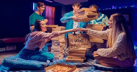 Schnell, zuverlässig und kostengünstig: Lass dir köstliches Essen aus den besten Restaurants und Lebensmittelgeschäften ganz einfach nach Hause liefern und gönn dir mit Wolt Studentenrabatt jeweils 5€ Willkommensrabatt auf die ersten 2 Lieferungen!