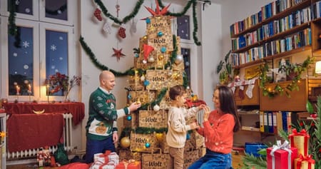 #adventskalendertürchen Dein Weihnachtsdinner ist gesichert: Bestell köstliches Essen aus den besten Restaurants & Shops direkt zu dir und hol dir mit der Wolt Adventskalender-Aktion 15€ Studentenrabatt jeweils auf die ersten 2 Lieferungen!